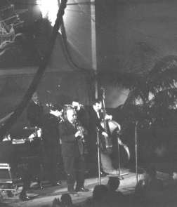 Mezz Mezzrow joue