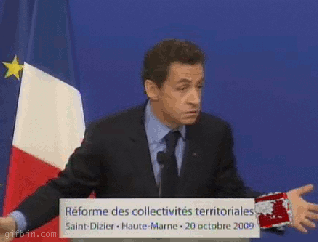 Pourquoi bouge t il lorsqu'il parle